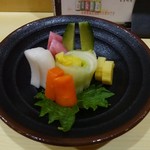 串焼 丸真 - 自家製お漬け物盛り合わせ550円(税抜)