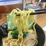 せい家 - 麺は太麺がよく合う。