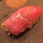 鮨　仙八 - マグロの頭肉を軽く燻製して(^^)