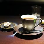 ジョウタロウ・サイトウ・カフェ - コーヒー、ボンボンショコラ