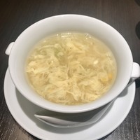 廣東料理 民生 ヒルトンプラザウエスト店 - 卵スープ。枝豆とコーン入り。