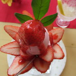 フルーツおばさんのCafe 花水木 - 苺のパフェ