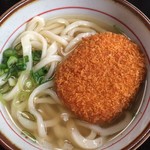 手打ちうどん ぶれーど・う - かけうどん にコロッケ 100円を投入（2018年3月）