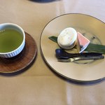 庭園の宿 石亭 - お着きのお菓子