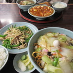 龍鳳 - 揚げ焼きそばの麺量は普通盛りに増量