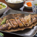 街道の燈 旬酒場やまもと - 朴葉味噌焼き定食