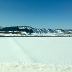 越後十日町 小嶋屋 - ［2018/03］昨今の大雪が残っていましたが、もう雪は硬くなっていました。