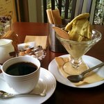 cafe lunch Natural メイ - ピスタチオのジェラートとホットコーヒー