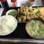 トーホー食堂 - デカイ唐揚げ 5個  かき揚げも
            