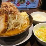 ラーメン・つけ麺 笑福 - 味噌らーめん 野菜ちょいマシ 少ライス  ピリ辛ネギ豚