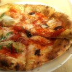 真鶴ピザ食堂KENNY - Mixピザと辛いサラミとオリーブのハーフ＆ハーフ（アップ）（2018.2）