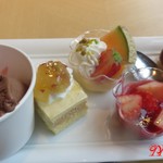 ブッフェアンドカフェ スロープサイドダイナー ザクロ - 