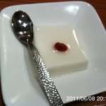 赤坂屋‎ - クーポン使用の杏仁豆腐