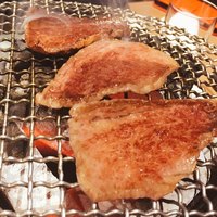 圭 本店 - 塩 上カルビ 焼けました