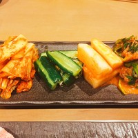 圭 本店 - キムチ盛り合わせ  
                  白菜、オイキムチ、カクテキ、ニラ