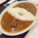 J&T AIGAKE CURRY  - （手前）タイビーフペナンカレー（奥）クッキングパパ第19巻ちゃんこ鍋風和風カレー