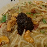 175°DENO担担麺 - 卓上の自家製辣油