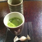 岡半 - 抹茶と落雁、ほうじ茶の二杯目もついてます