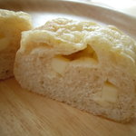 リエゾン - チーズパンの中には角のチーズがはいっています