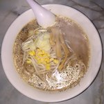 札幌ラーメン どさん子 - 味噌ラーメン ランチサービス価格 490円。