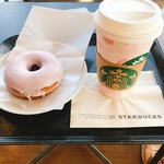 スターバックス・コーヒー - さくらドーナツ、グランデスターバックスラテ