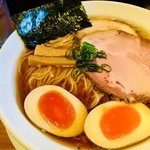 らーめん専門 うしおととり - 味玉醤油らーめん(中盛り) 【料理】