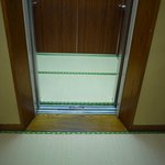 博多料亭 稚加榮 - 畳敷きのエレベーター