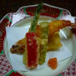 博多料亭 稚加榮 - エビと野菜の天ぷらです