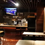 Sports bar furatto - オシャレなカウンターにはテレビ付き！