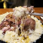 계림원 - 「チーズコーン入り鶏丸焼き(치즈콘닭 ＝チジュコンタッ)」(22000ウォン)