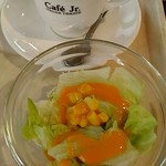 Itarian Tomatokafe Junia - 最初のコーヒーとサラダ。