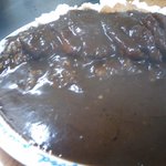 橋 - 勝カレー　大盛り　皿からあふれそうなほど盛られたご飯とカレー