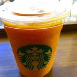 スターバックス・コーヒー - マンゴーパションティーフラペチーノのトールサイズ。
            美味し。