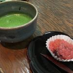 小多福 - 抹茶と梅のおはぎ