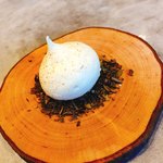 Ode - ロースト玉ねぎ、フォアグラ、いぶりがっこ