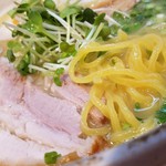 麺のアップです。