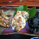 地鶏～もも照り焼き・ムネ塩焼き・炭焼きの３種。