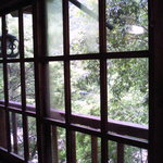 響 - 浴室の窓からのながめ。