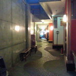 響 - 階段を下ると家族湯貸切部屋がずらり～２０部屋くらいあります。