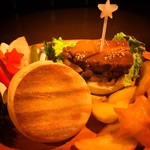 PLANET BAR 星蔵 - 巨大惑星木星のマフィンバーガーは重厚な角煮と木の子のマフィンバーガー！