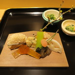 銀座 しのはら - 初午八寸：くわいの松風 きんこの炊いたん 赤貝のぬた和え 水菜の辛子ごまよごし ちしゃとうの味噌漬け のし梅 梅うど  大徳寺納豆の松葉刺し すっぽんスープで炊いたおから 裏稲荷2