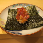 銀座 しのはら - 鮪とべったら漬けの海苔巻き1