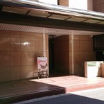 epais - ビルの外観