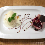 AU GAMIN DE TOKIO table - 苺とチョコレートのムース