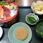 智寿司 - チラシ寿司(￥730-)