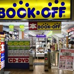 博多串焼き バッテンよかとぉ - 【おまけ写真】JRの鶴橋駅には、BOOKOFF専用改札がある。大阪環状線の駅では珍しく、他には野田駅にTSUTAYA専用があるぐらいだ。(駅ビル専用改札は、大阪駅や天王寺駅などにもある)