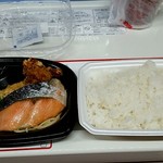 ほっともっと - 銀鮭弁当４９０円ライス大盛りプラス５０円!