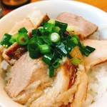 香福 - ライスにお肉と万能ネギを乗せて
      お肉丼(^^)旨し