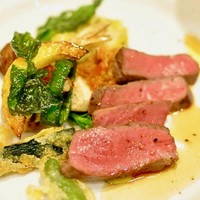 土佐赤牛　季節の那須野菜をたっぷり添えて　赤牛の出汁とともに