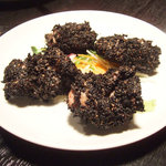 たんどーる - チキンマライティッカの黒ゴマ焼き(4ピース1100円)